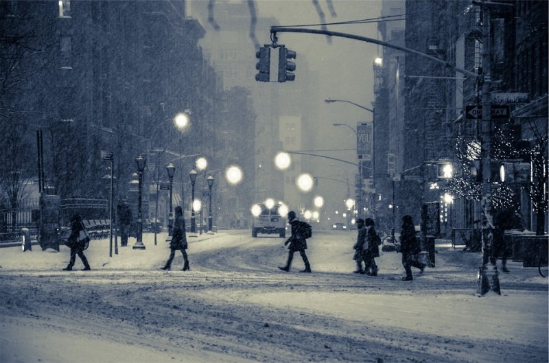 snow-city-with-pedestrians